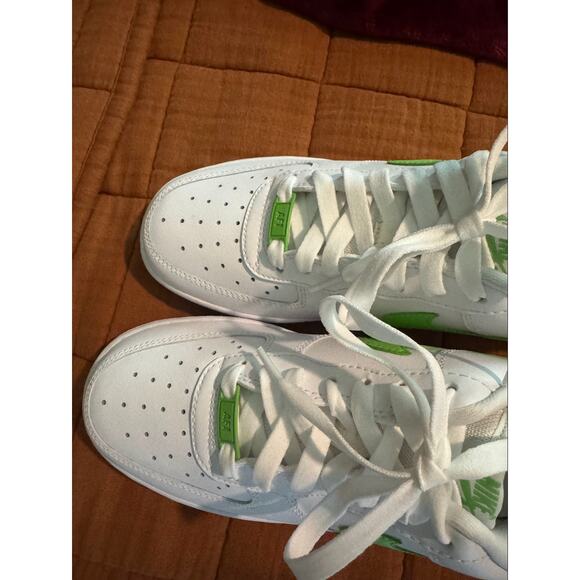 New Nike Air Force 1 - White with Neon Green - Picture 3 of 9